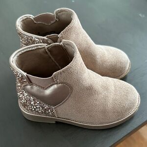 cupcakes & cashmere Tan Glitter Heart Kids Boots